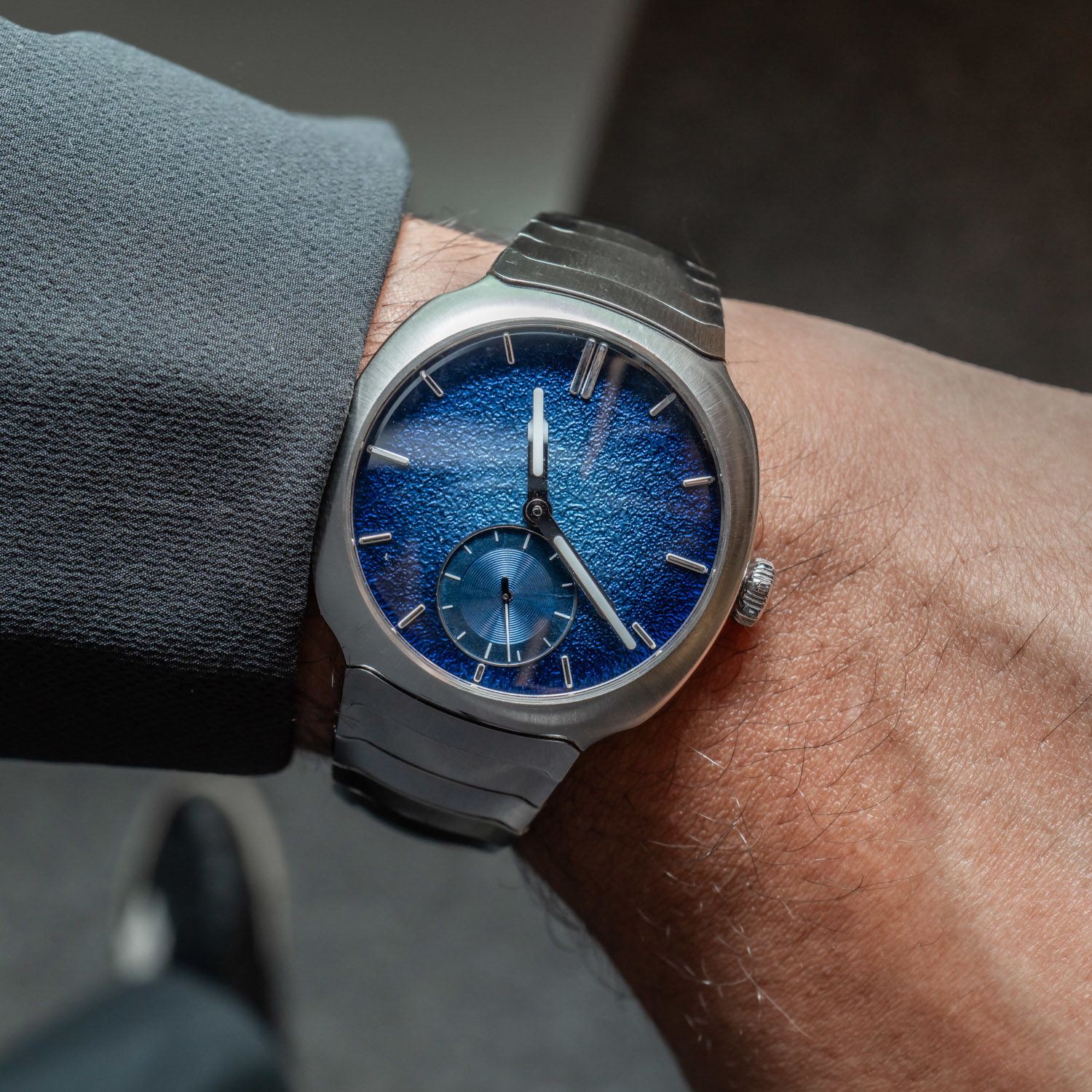 h moser and cie streamliner small seconds blue enamel