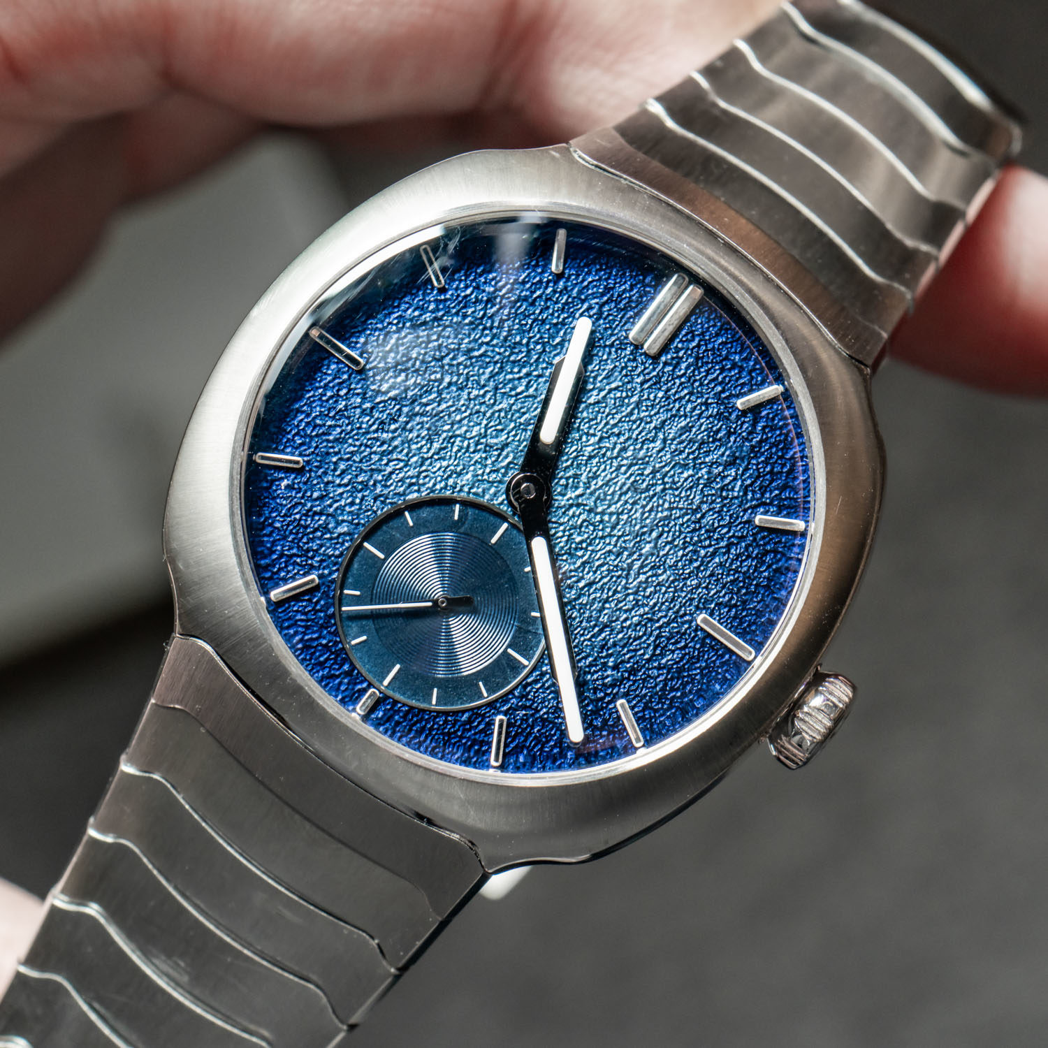 h moser and cie streamliner small seconds blue enamel